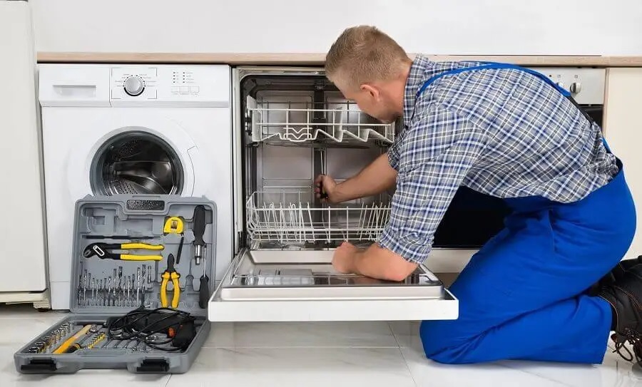 Kalecik Dominox servisi teknisyen ekibi beyaz eşya tamiri yaparken
